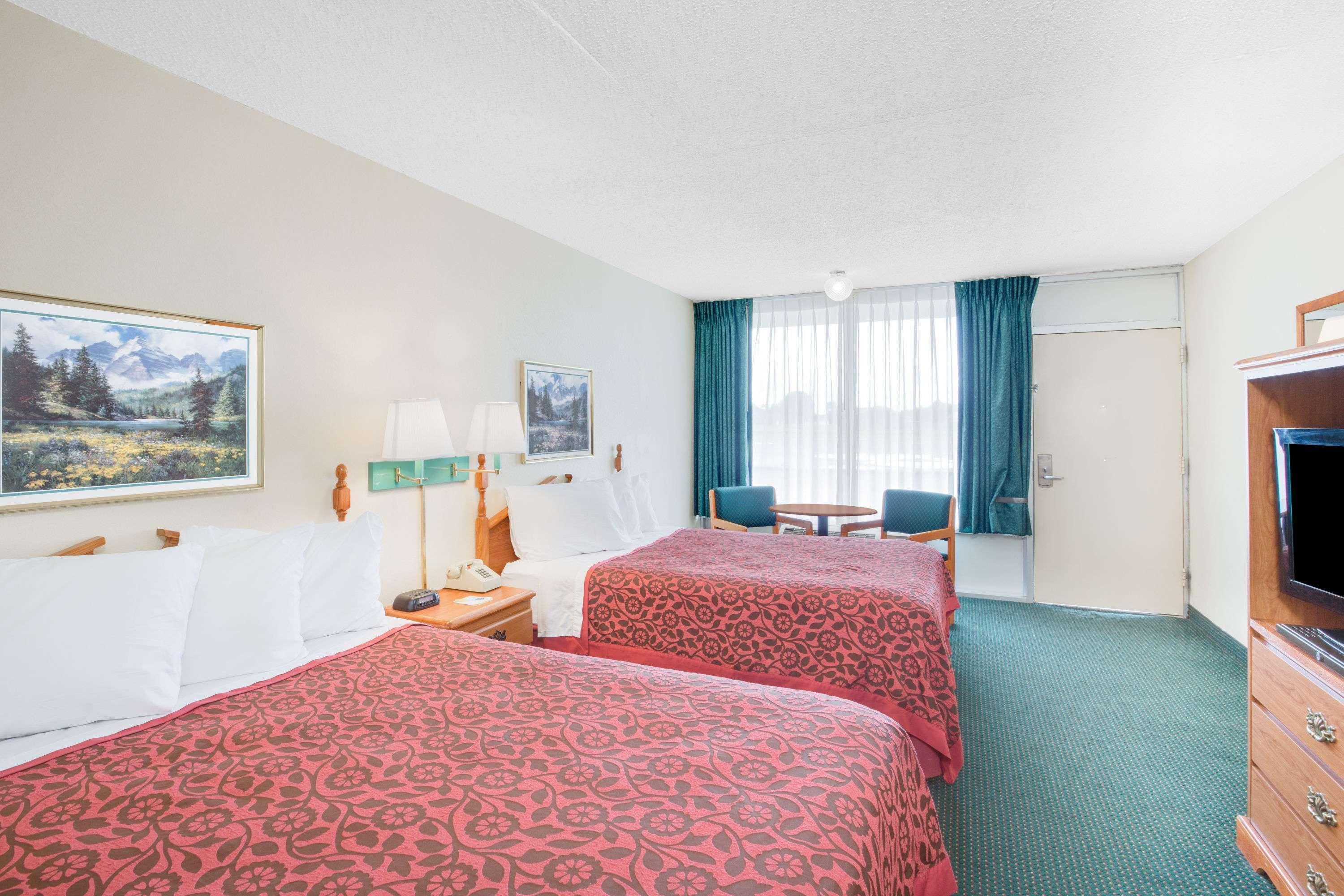 Days Inn By Wyndham Newport Extérieur photo