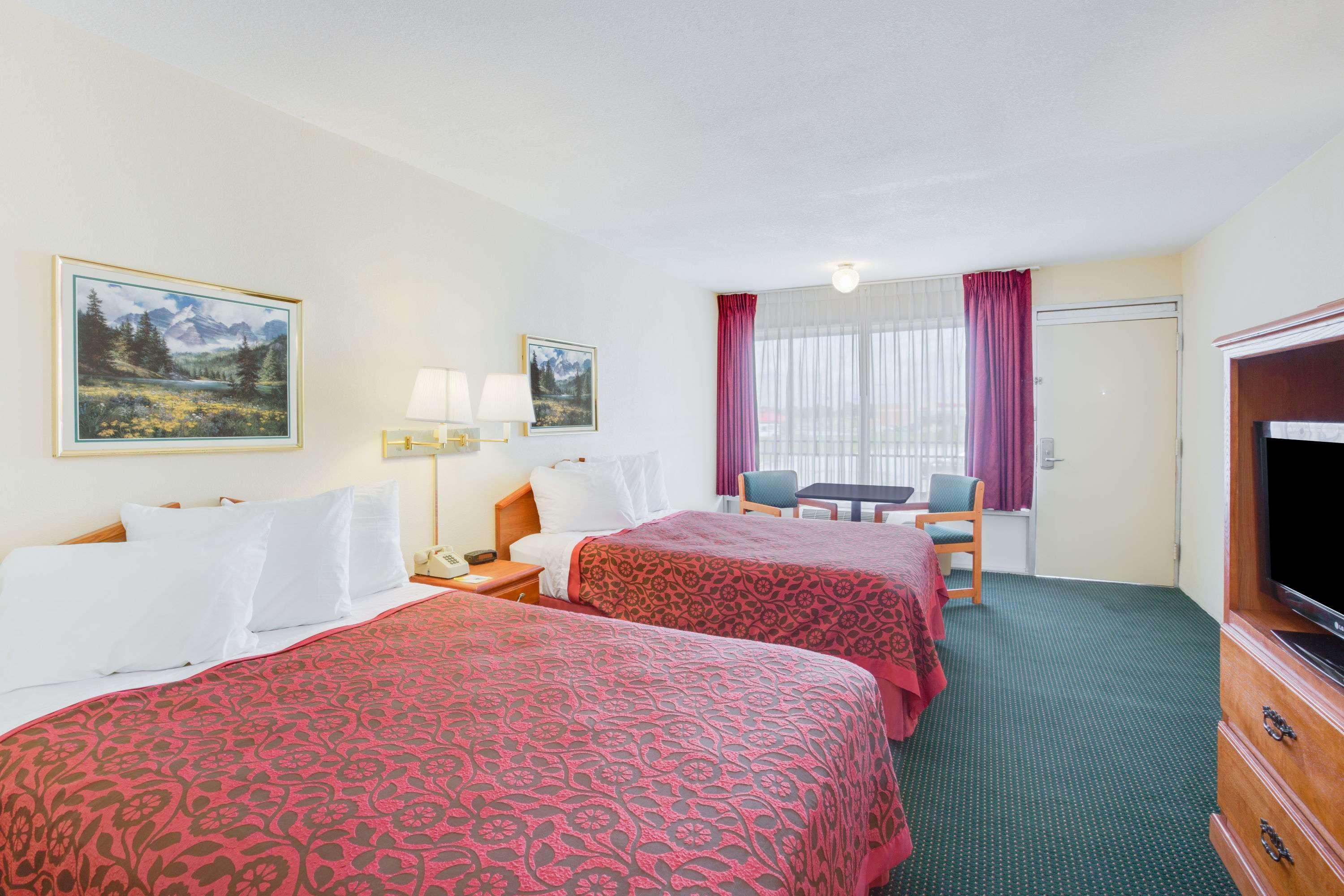 Days Inn By Wyndham Newport Extérieur photo