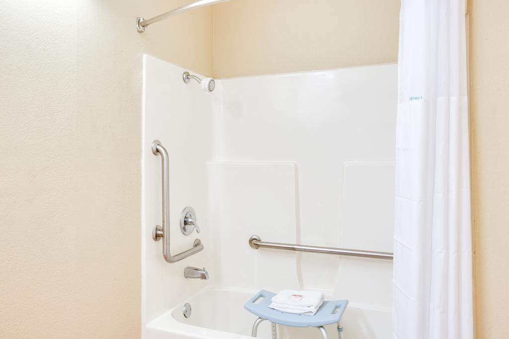 Days Inn By Wyndham Newport Extérieur photo