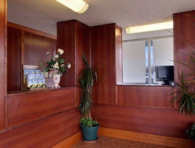 Days Inn By Wyndham Newport Extérieur photo