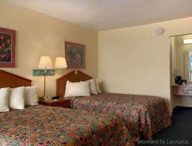 Days Inn By Wyndham Newport Extérieur photo
