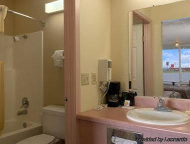 Days Inn By Wyndham Newport Extérieur photo