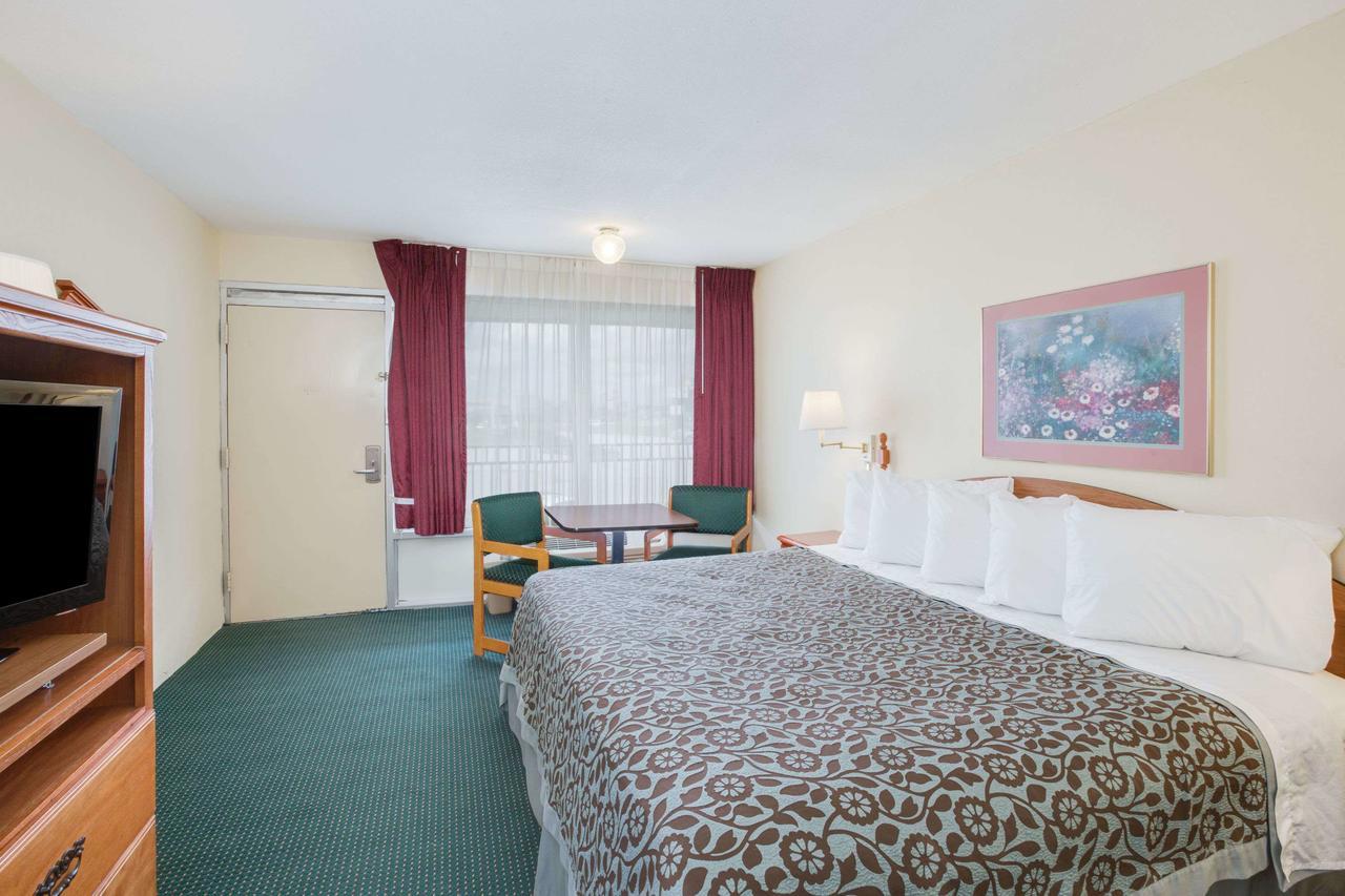 Days Inn By Wyndham Newport Extérieur photo